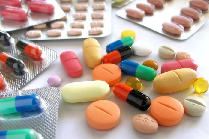 O tratamento da prostatite non está completo sen tomar antibióticos e outras drogas